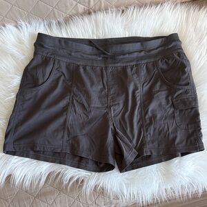 NWOT The North Face Women's Dark Gray Cargo Shorts